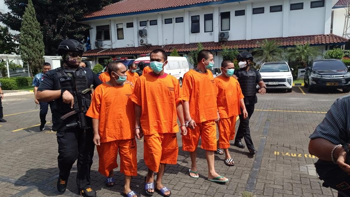 BNN RI menangkap pelaku peredaran sabu 269 gram di wilayah Batam, Kepulauan Riau (Kepri) untuk dibawa ke NTB.
