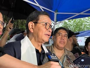 RK Pakai Kaus Plus Jakarta, Pramono Klaim Sudah Rebut Hati Anies