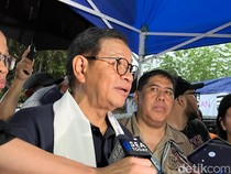 RK Pakai Kaus Plus Jakarta, Pramono Klaim Sudah Rebut Hati Anies