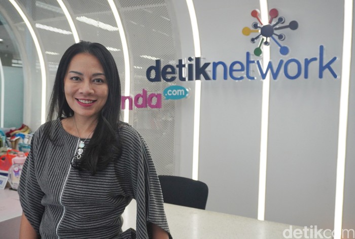 Dee Lestari saat menyambangi kantor detikcom pada Kamis (14/11/2024). Dee Lestari saat menyambangi kantor detikcom pada Kamis (14/11/2024).