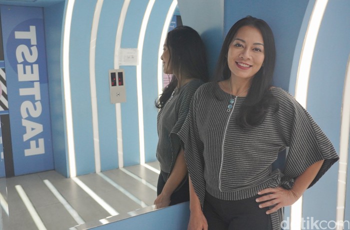 Dee Lestari saat menyambangi kantor detikcom pada Kamis (14/11/2024). Dee Lestari saat menyambangi kantor detikcom pada Kamis (14/11/2024).
