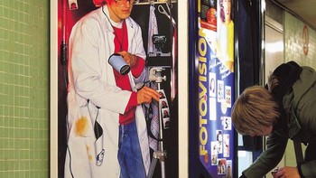 Mereka menampilkan foto di mesin-mesin dengan sosok di dalamnya Foto: Epidemicfun