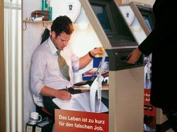 Inilah Isi dari ATM, Pembuat Kopi dan Vending Machine Bikin Tercengang