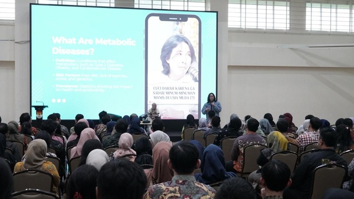 dr Tirta menyambangi gedung KPK. Jubir KPK mengatakan dr Tirta hadir untuk memberikan wawasan mengenai kehidupan sehat bagi pegawai KPK. (dok KPK)