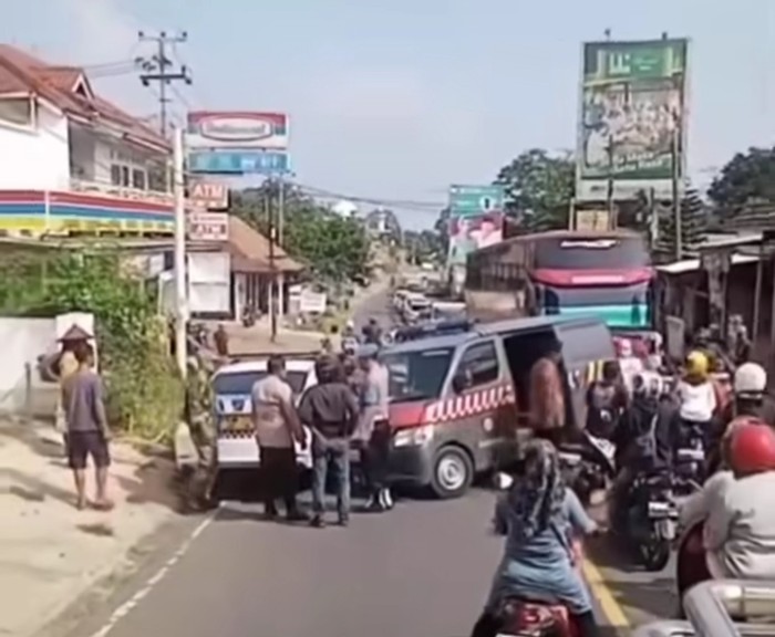 Dua mobil polisi di Pandeglang terlibat kecelakaan.