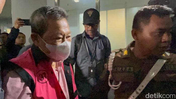Hendry Lie langsung ditahan Kejaksaan Agung (Ondang/detikcom).