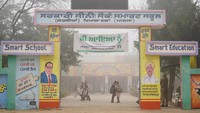 Kabut asap beracun memaksa Ibu kota India, New Delhi, pada hari Senin (18/11) menutup sekolah-sekolah. Sekolah pun mengalihkan ke pembelajaran daring. REUTERS/Bhawika Chhabra