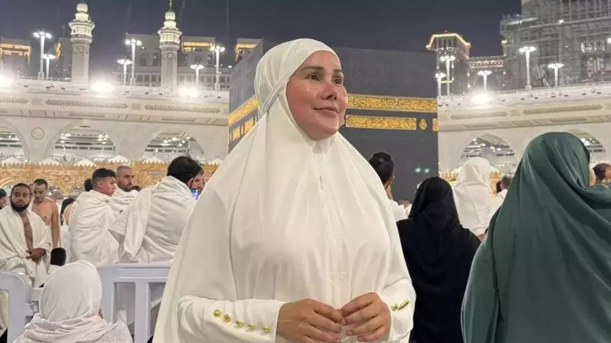 Babak Baru Transgender Isa Zega Usai Dipolisikan karena Umrah Berhijab