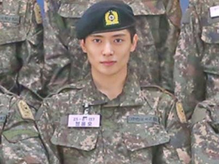 Jaehyun NCT dan Kim Wooseok eks X1 di kamp militer