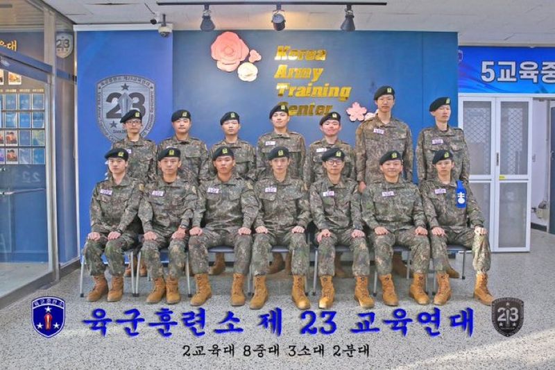 Jaehyun NCT dan Kim Wooseok eks X1 di kamp militer Jaehyun NCT dan Kim Wooseok eks X1 di kamp militer