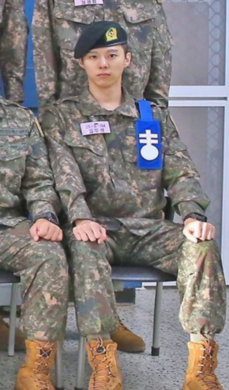 Jaehyun NCT dan Kim Wooseok eks X1 di kamp militer Jaehyun NCT dan Kim Wooseok eks X1 di kamp militer