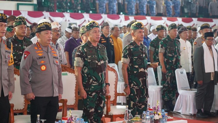 Jenderal TNI Agus Subiyanto bersama Kapolri Jenderal Listyo Sigit Prabowo menghadiri acara Doa Bersama Lintas Agama TNI-Polri dan masyarakat di Bali (dok istimewa)