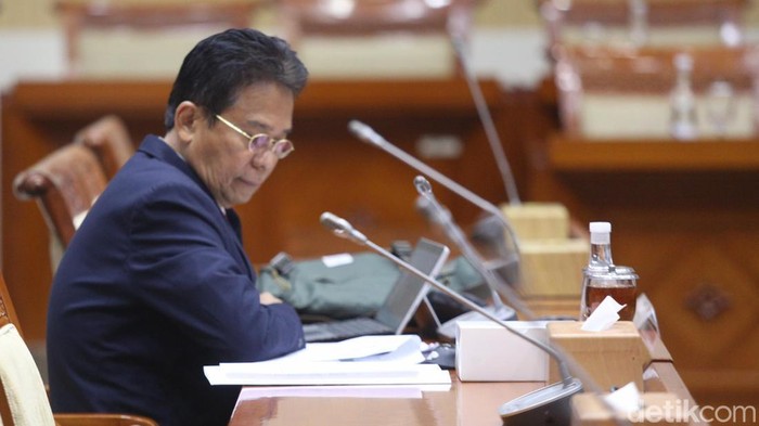 Johanis Tanak Jalani Uji Kelayakan dan Kemampuan Calon Pimpinan KPK Calon pimpinan KPK yang juga Wakil Ketua KPK periode 2019-2024, Johanis Tanak saat mengikuti uji kelayakan dan kepatutan (Fit and Proper Test) calon Pimpinan KPK dengan Komisi III DPR di Kompleks Parlemen, Senayan, Jakarta, Selasa (19/11/2024).