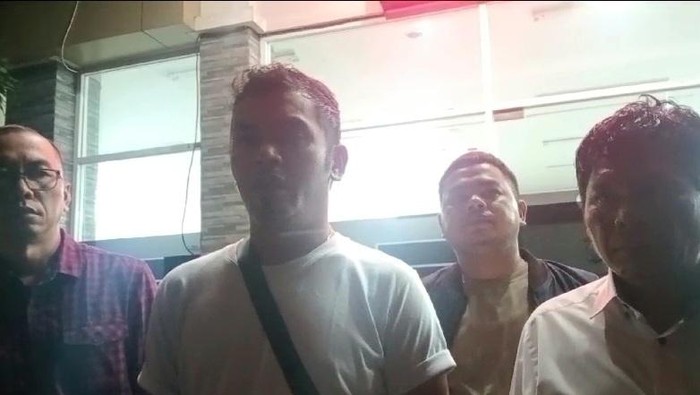 Kades Pudun Jae Riski Ibrahim saat buat laporan ke Polda Sumut. (Foto: Istimewa)