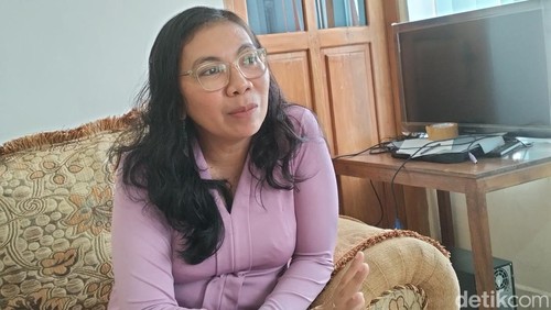 Kepala Dinas Ketenagakerjaan, Transmigrasi, Koperasi dan UMKM Kabupaten Manggarai Barat Theresia Primadona Asmon. (Ambrosius Ardin/detikBali)