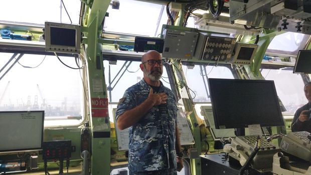 Kapal HMAS Adelaide milik Australian Defence Force (ADF) tengah bersandar di Pelabuhan Tanjung Priok, Jakarta Utara