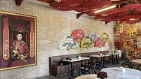 Penamaan cafe Kapitan Lim diambil dari nama Kapitan Tionghoa di Batavia, seorang tokoh berpengaruh dalam sejarah Batavia yang tidak hanya dikenal sebagai pemimpin, tetapi juga sebagai seorang pengusaha gula sukses di wilayah Batavia pada masanya. 
