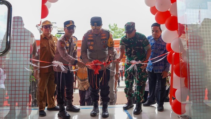 Kapolda Riau Irjen Iqbal saat meresmikan fasilitas di Polres Indragiri Hilir (Foto: Dok Polres Indragiri Hilir)