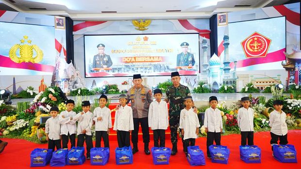 Kapolri dan Panglima TNI Hadiri Doa Bersama di Jatim