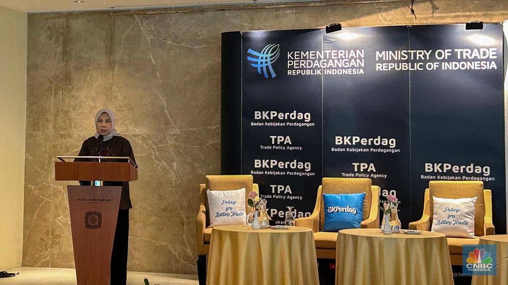 Kepala Badan Kebijakan Perdagangan (BK Perdag) Kemendag, Fajarini Puntodewi dalam agenda Gambir Trade Talk ke-17 di Jakarta, Selasa (19/11/2024). (CNBC Indonesia/Martyasari Rizky)