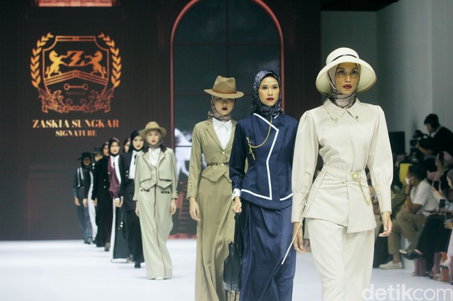 Inilah koleksi terbaru brand Zaskia Zungkar Signature, di ajang Jakarta Fashion Week 2025, bertempat di City Hall, Pondok Indah mall 3, Jakarta Selatan, Jumat [25/10/2024]. Foto: Mohammad Abduh/detikcom.