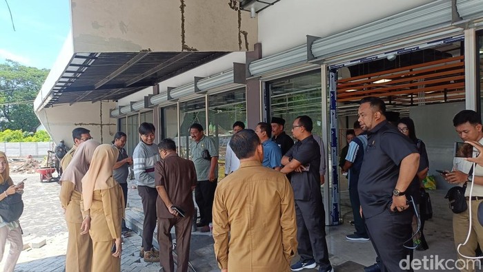 Komisi 3 DPRD Kota Probolinggo melakukan sidak minimarket tak kantongi IMB