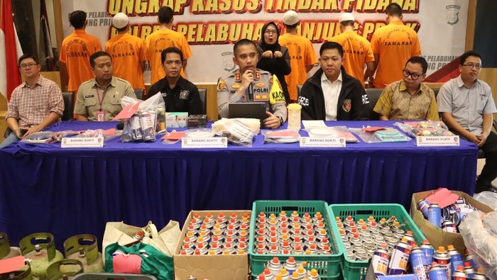 Konpers kasus pengoplosan tabung gas LPG 3 Kg di Tanjung Priok
