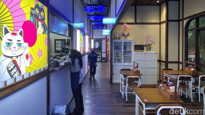 Kyuka Ramen di Ruko Amsterdam Blok I No. 1-2, Jalan Boulevard Grand Kota Bintang, Kelurahan Jakasampurna, Kecamatan Kalimalang, Bekasi Barat, Jawa Barat kedai ramen dengan nuansa kelas di sekolah Jepang. Kyuka Ramen di Ruko Amsterdam Blok I No. 1-2, Jalan Boulevard Grand Kota Bintang, Kelurahan Jakasampurna, Kecamatan Kalimalang, Bekasi Barat, Jawa Barat kedai ramen dengan nuansa kelas di sekolah Jepang.