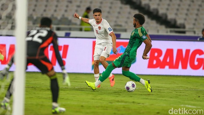 Timnas Indonesia vs Timnas Arab Saudi pada matchday ke-6 Grup C Kualifikasi Piala Dunia 2026 berlangsung di Stadion Gelora Bung Karno, Jakarta, Selasa (19/11). Marselino Ferdinan jadi pahlawan kemenangan Tim Garuda berkat dua golnya.