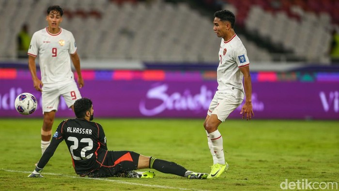 Timnas Indonesia vs Timnas Arab Saudi pada matchday ke-6 Grup C Kualifikasi Piala Dunia 2026 berlangsung di Stadion Gelora Bung Karno, Jakarta, Selasa (19/11). Marselino Ferdinan jadi pahlawan kemenangan Tim Garuda berkat dua golnya.