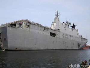 Melihat Lebih Dekat Kapal HMAS Adelaide Australia
