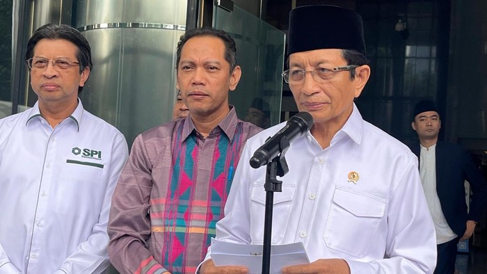 Menteri Agama Nasaruddin Umar (kemeja putih)-(Rumondang/detikcom)