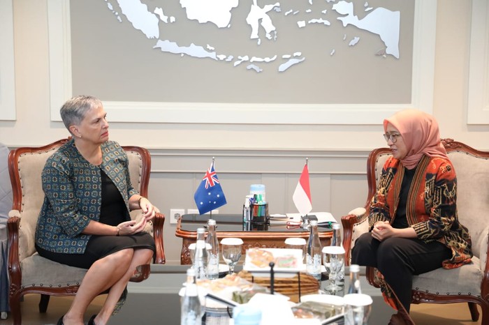 Menteri Pendayagunaan Aparatur Negara dan Reformasi Birokasi (PANRB) Rini Widyantini melakukan pertemuan dengan Duta Besar Australia untuk Indonesia Yang Mulia Penny Williams.