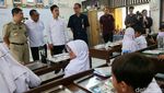 Momen Wapres Gibran Tinjau Uji Coba Makan Siang Gratis