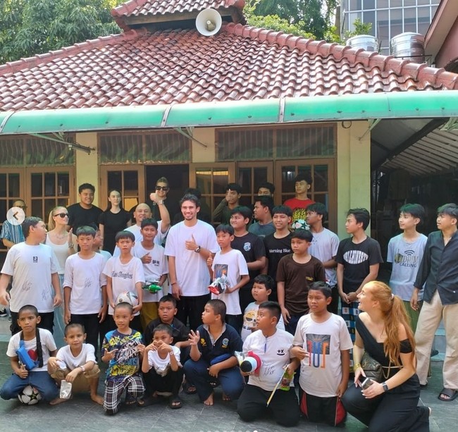 Nathan Tjoe-A-On dan Fefe Slinkert