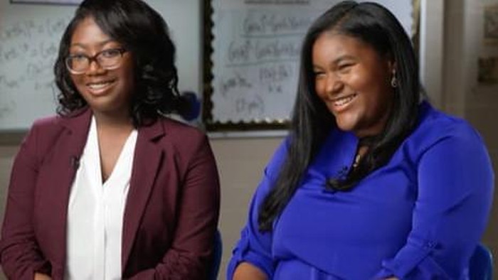 NeKiya Jackson (kiri) dan Calcea Johnson (kanan) berhasil menemukan bukti baru untuk Teorema Pythagoras menggunakan trigonometri.