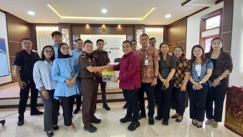 Pertemuan BPKAD Gianyar dan Kejaksaan Negeri Gianyar di aula Kejari Gianyar, Selasa (19/11/2024). (Pemkab Gianyar)