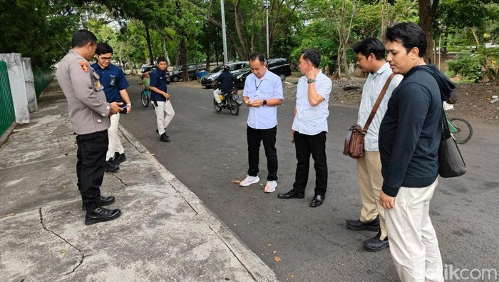 Polisi melakukan olah TKP aksi bullying  remajadi gresik