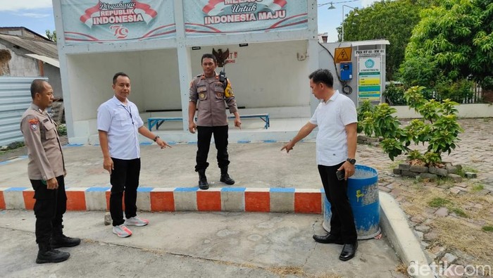 Polisi melakukan olah TKP aksi bullying  remajadi gresik
