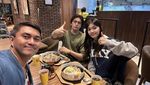 Potret Hangat Anjasmara Saat Makan Bareng Keluarga dan Teman