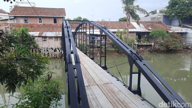 Potret jembatan yang dibangun warga Jepara usai akses jalannya ditutup tetangga, Selasa (19/11/2024).