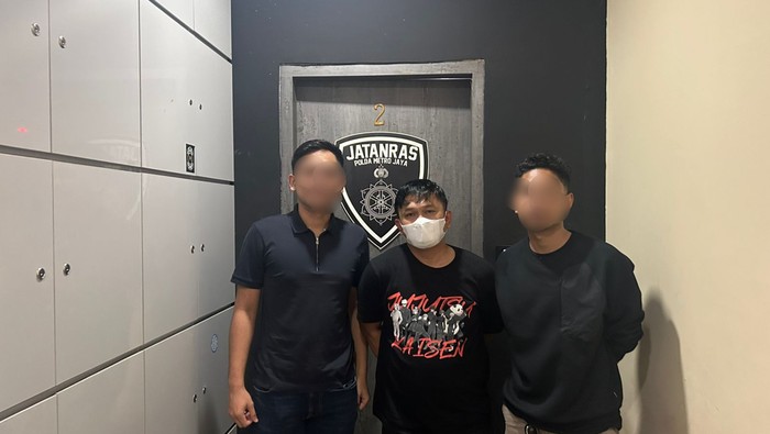 Potret tersangka A tiga serangkai mafia akses judol saat ditangkap polisi