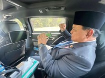 Video: Momen Prabowo Nonton Indonesia Vs Arab Saudi Lewat HP