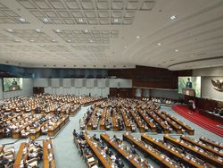Pemberian Status WNI Ole Romeny, Dion Markx, Geypens Disetujui Paripurna DPR