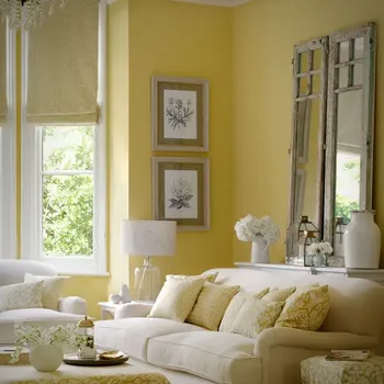 Ruangan dengan cat kuning