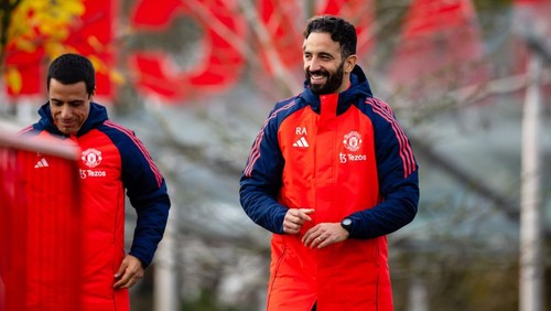 MANCHESTER, ENGLAND - NOVEMBER 18: Ruben Amorim, Manager of Manchester United reacts during the Manchester United training session at Carrington Training Ground on November 18, 2024 in Manchester, England. (Photo by Ash Donelon/Manchester United via Getty Images)