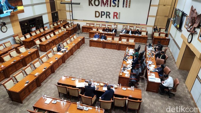 Saat uji kelayakan dan kepatutan Capim KPK Michael Rolandi Cesnanta Brata di Komisi III DPR RI (Adrial/detikcom).