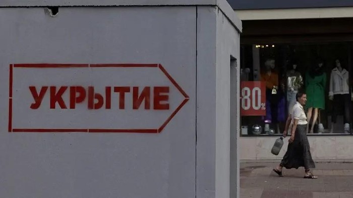 FILE PHOTO: A woman walks past a reinforced concrete bomb shelter installed in a street in the course of Russia-Ukraine conflict, in Kursk, Russia August 28, 2024. The sign on the construction reads: Shelter. (Reuters)
