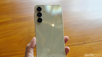Ini adalah Galaxy A16 5G varian warna Gold. Foto: Adi Fida Rahman/detikINET