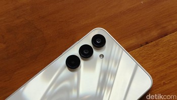 Ada kamera utama 50 MP, berpadu dengan ultra-wide 5 MP dan macro 2 MP. Foto: Adi Fida Rahman/detikINET